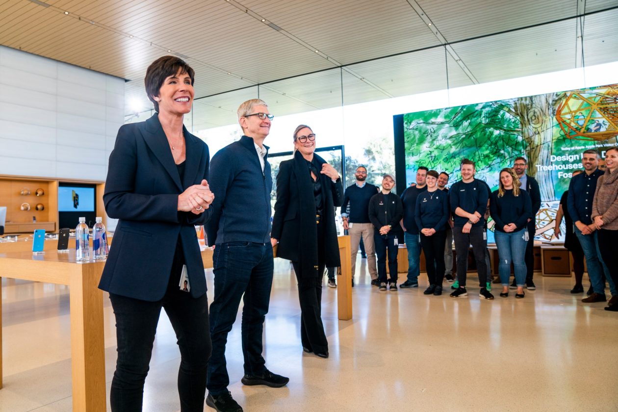 Tim Cook and Deirdre O'Brien sign document calling for immigrant protection