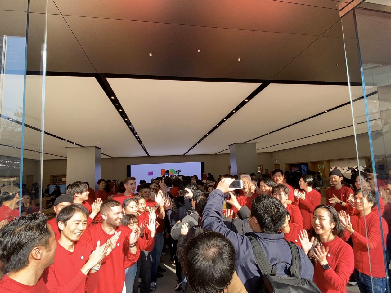 Apple Stores in Japan and Canada open; new store will open in Connecticut