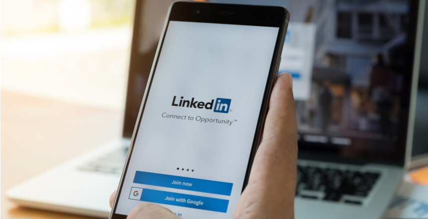 How to optimize your profile and get a job with LinkedIn