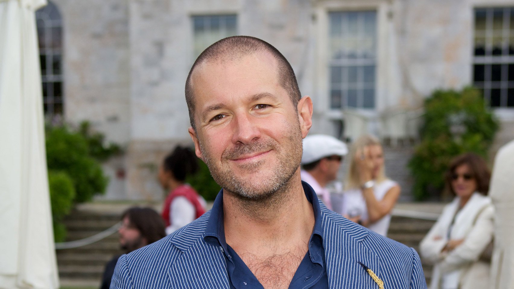 In an interview, Jony Ive talks about iPhone X: “It's not the conclusion of the iPhone, it's the beginning of a new chapter”