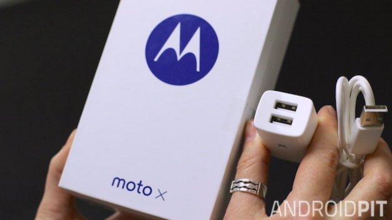 Motorola is selling the Moto Maxx Turbo Charger for $ 25