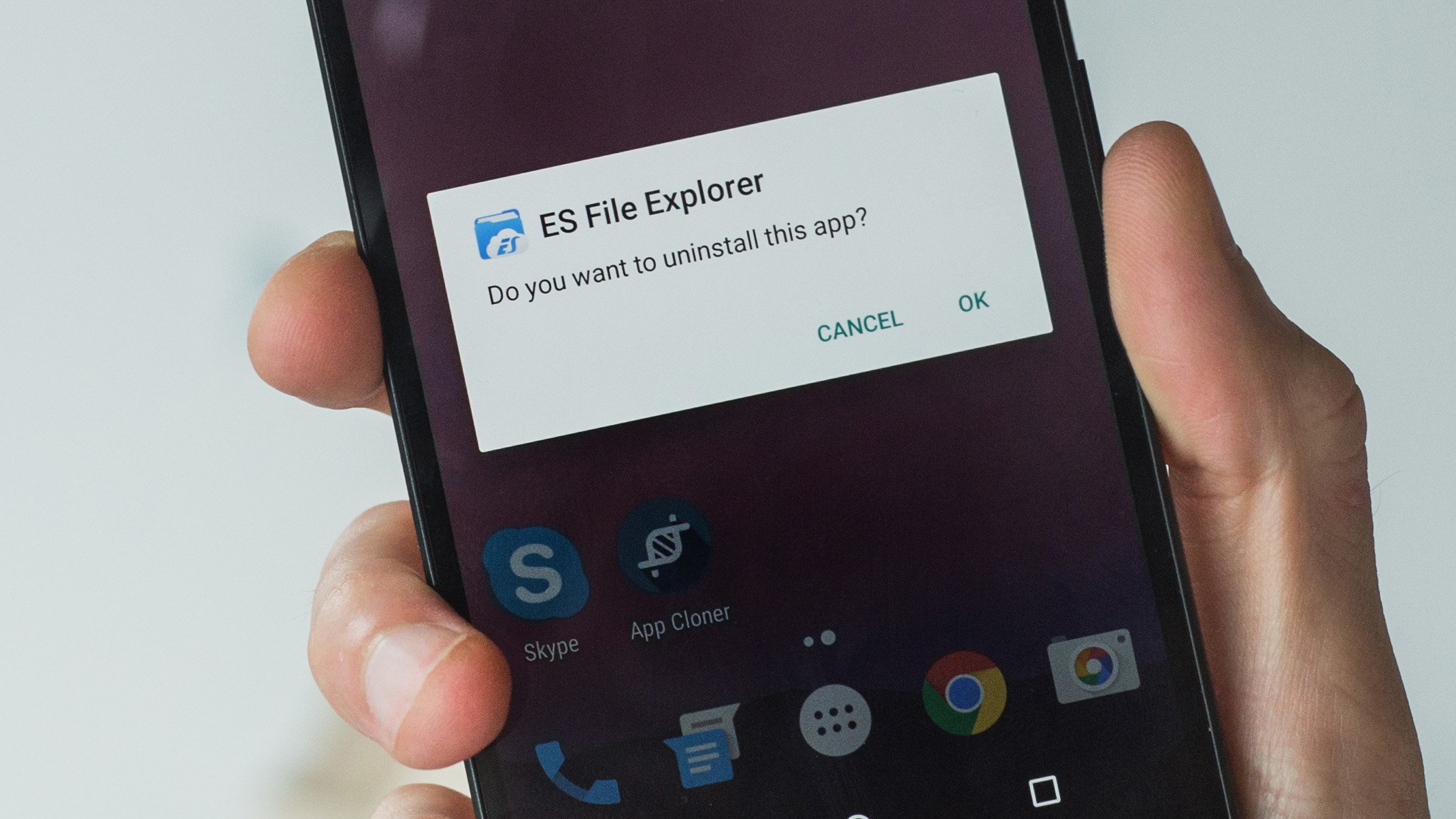 ES File Manager is banned from Play Store and you should uninstall it now!