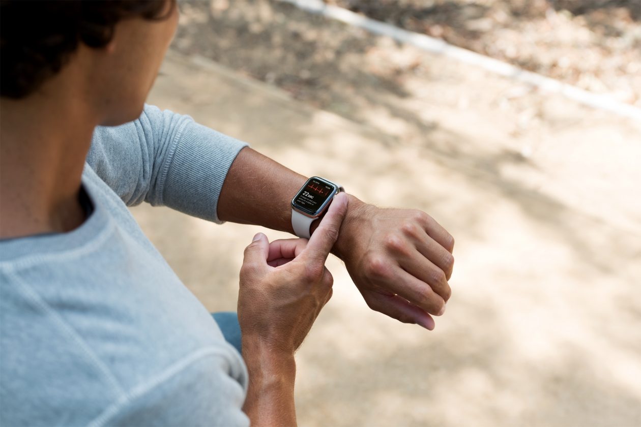 watchOS 5.1.2 is released to Apple Watches owners, bringing ECG in the United States