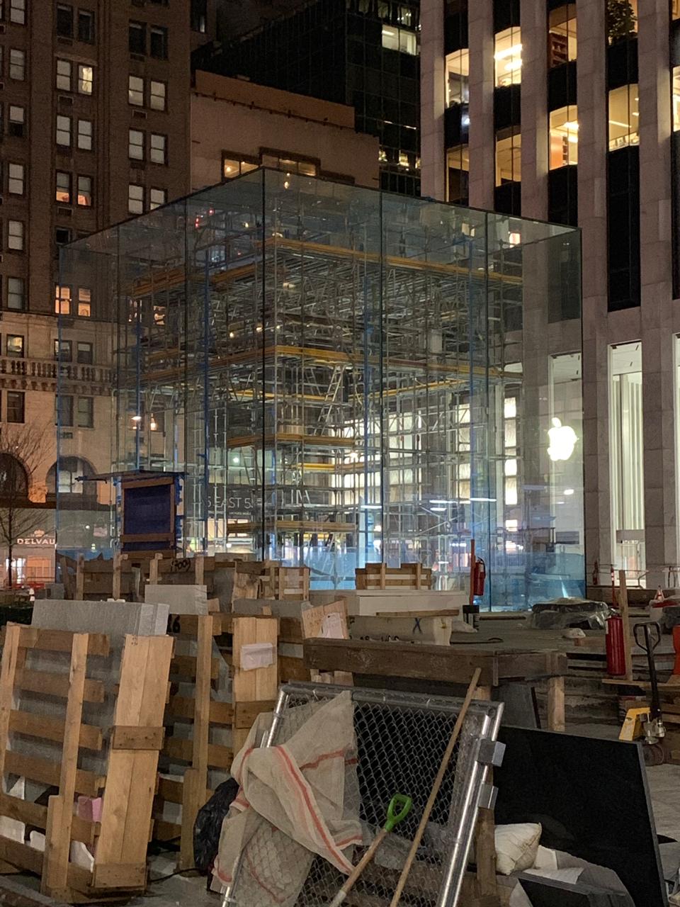 Apple works Fifth Avenue, in New York, should finish this semester