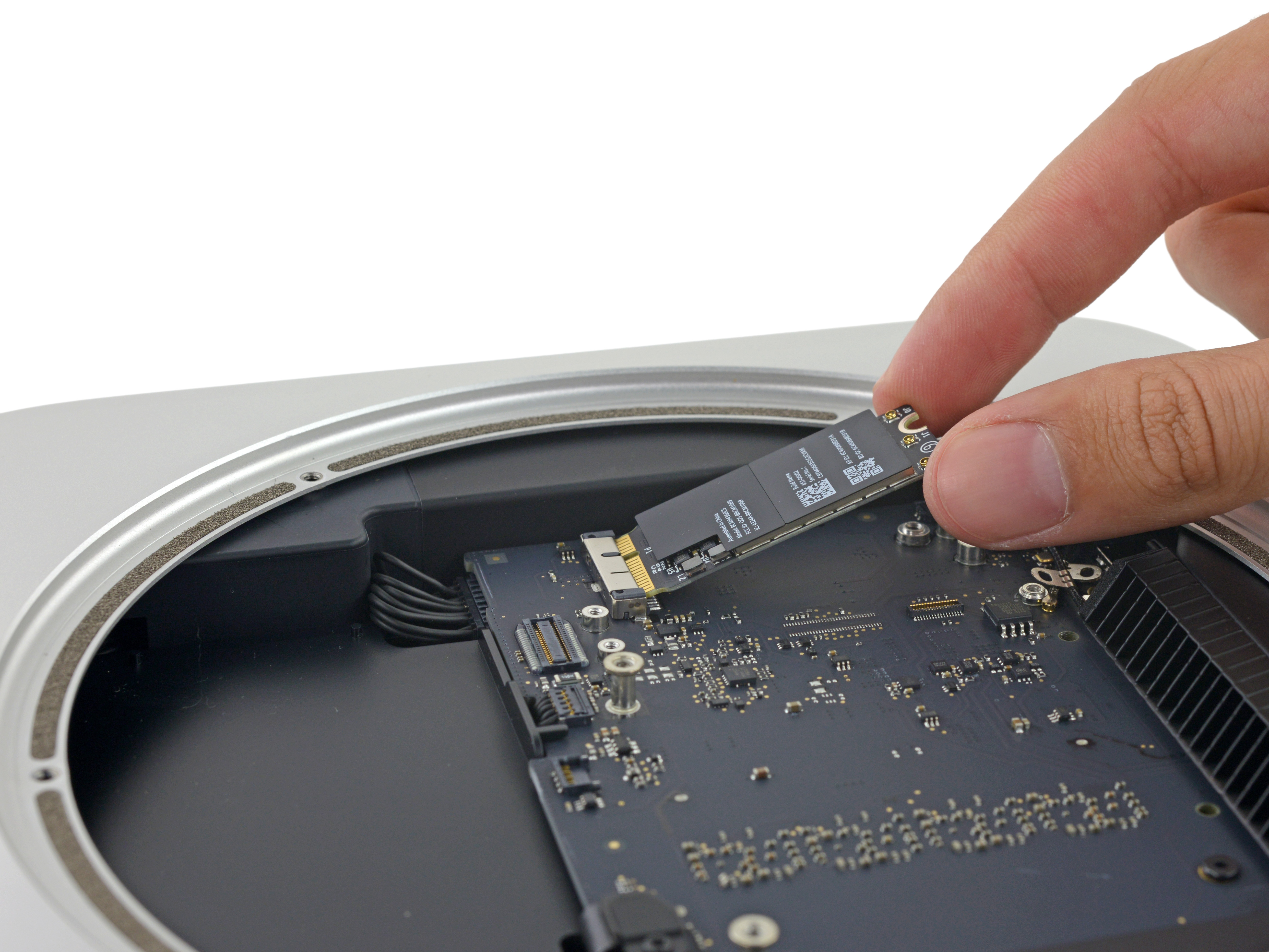 iFixit disassembles the new Mac mini