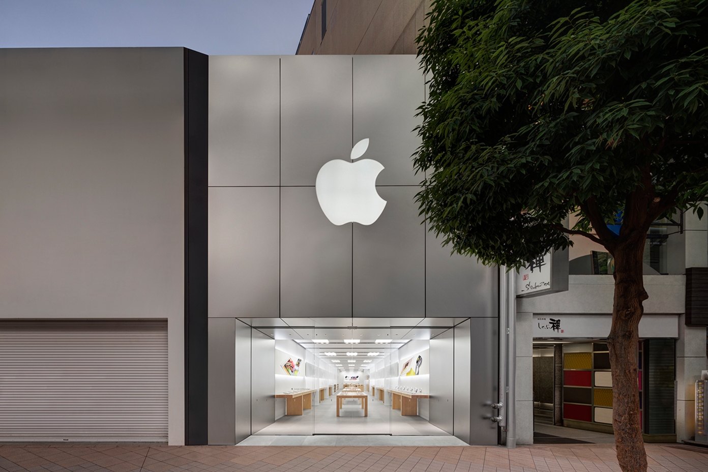 First Apple Store may be relocated; store in Japan will permanently close