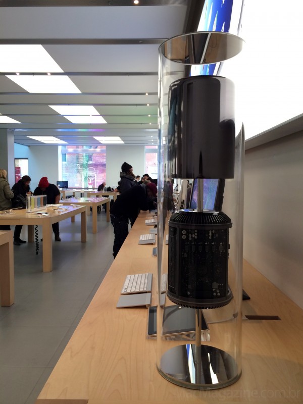 Mac Pro on display at an Apple Store