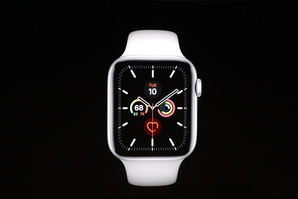 Safety is the plus point of the Apple Watch 5, such as drop systems, and health, in addition to an emergency call system