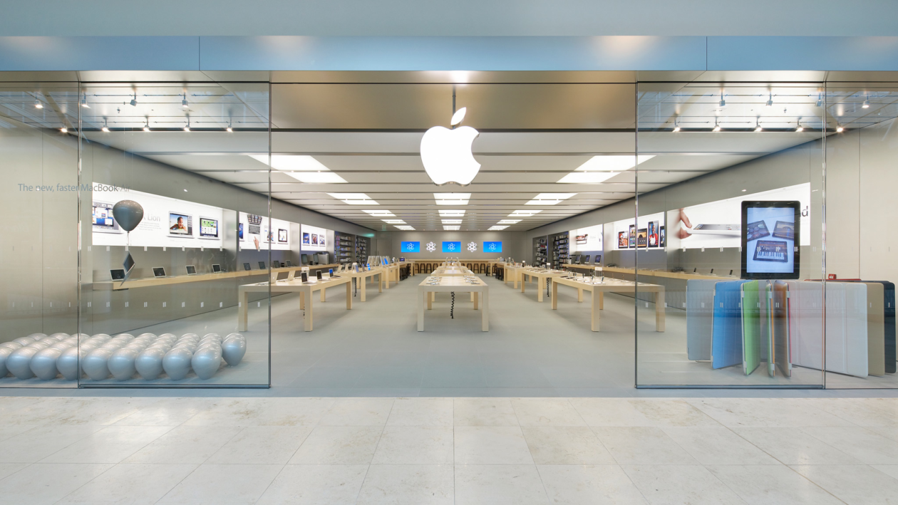 Robbers rob Apple Store and arrested after UK helicopter chase