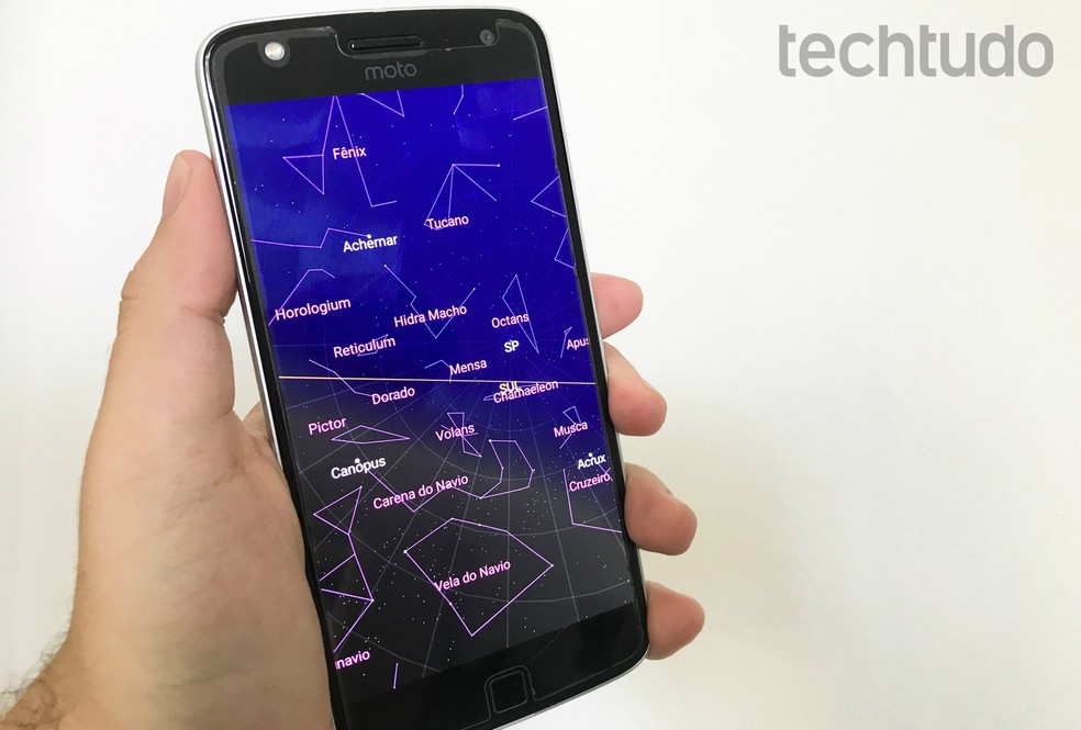 Sky Map shows a space map with planets, stars and celestial bodies on the mobile screen. Photo: Rodrigo Fernandes / dnetc