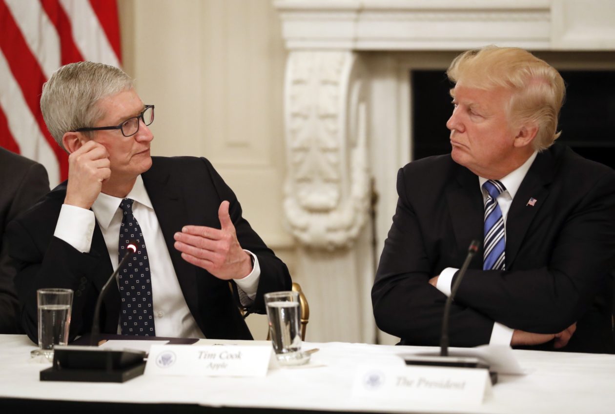 Tim Cook and other CEOs will help Trump with strategies in the automation age