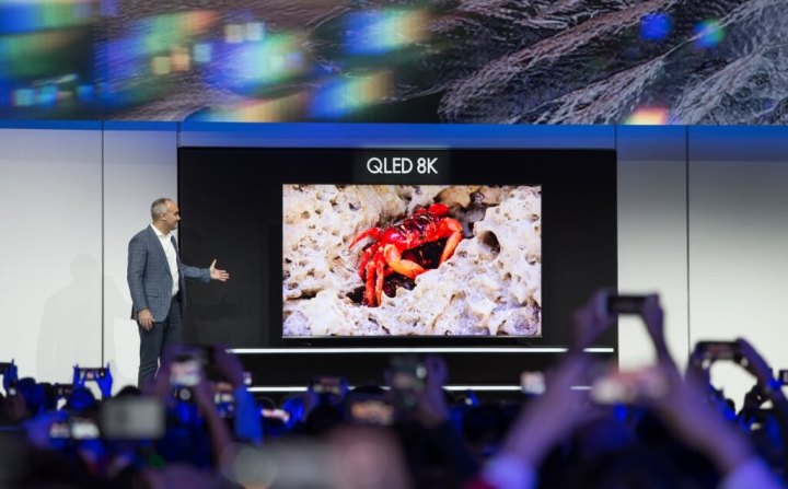8K QLED: 98 inches high resolution