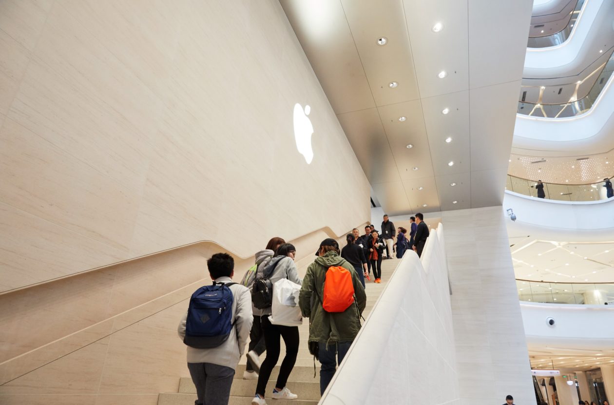 Fraud and bureaucracy halt Apple Store expansion in China