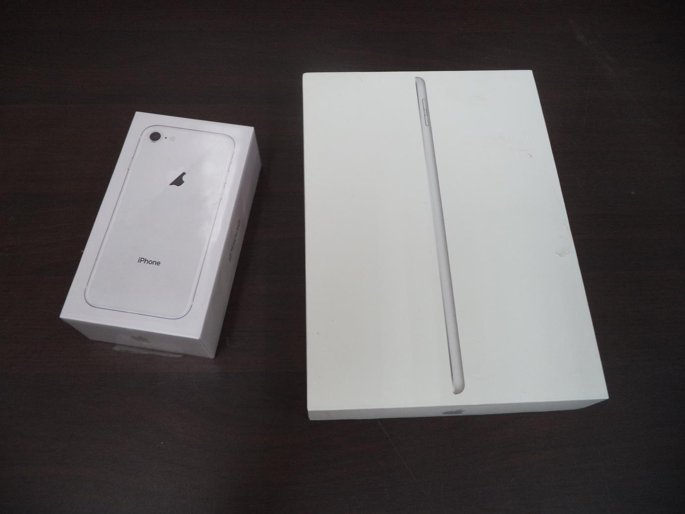 Lot # 52 of the IRS auction: iPad 9.7 and iPhone 8