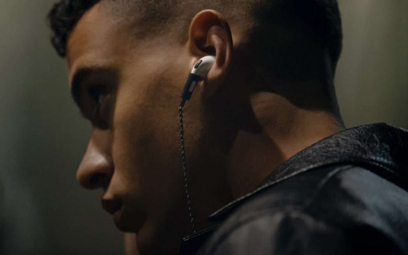 $ 90 accessory designed to keep Airpods Pro $ 250 safe