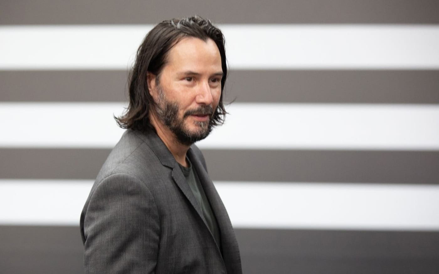 Matrix 4: Keanu Reeves caught in the act during filming playing Neo