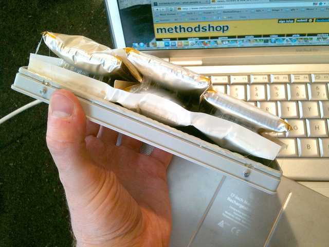 Is your MacBook battery showing an alert? Be careful: she can make an inflatable boat!