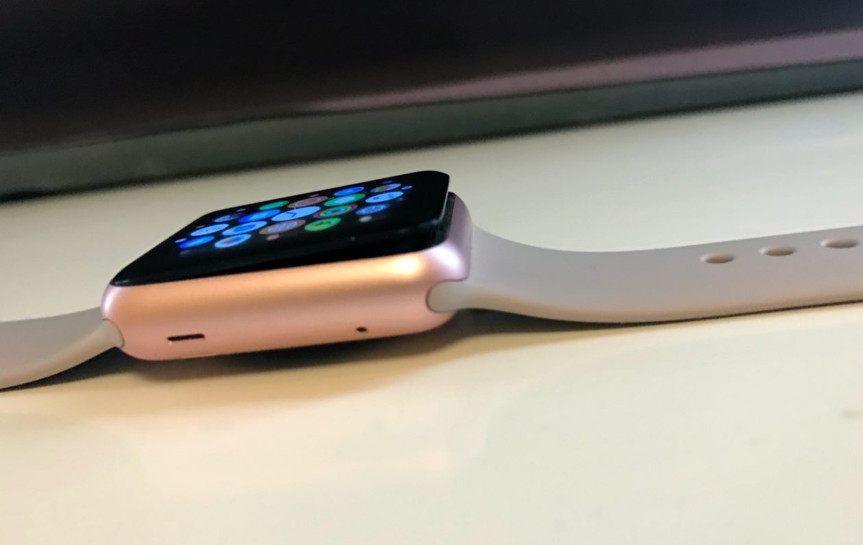 Apple extends first-generation Watch warranty with “stuffed” batteries
