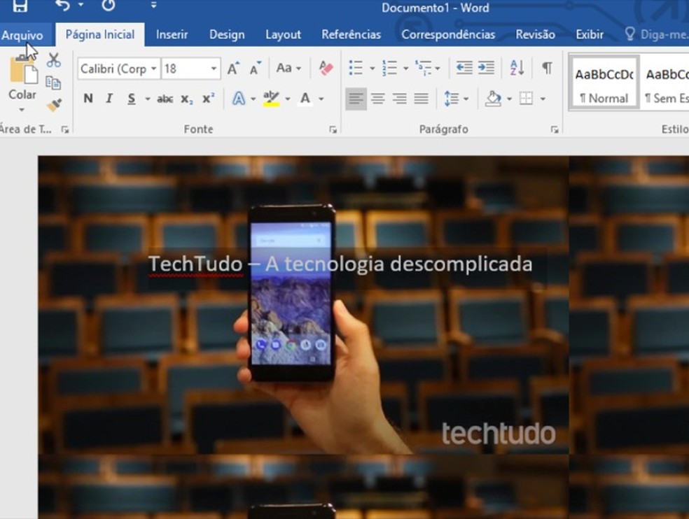 Background of a Microsoft Word document personalized with an image Photo: Reproduo / Marvin Costa