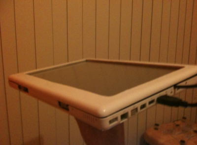 At $ 50, user turns old MacBook into tablet