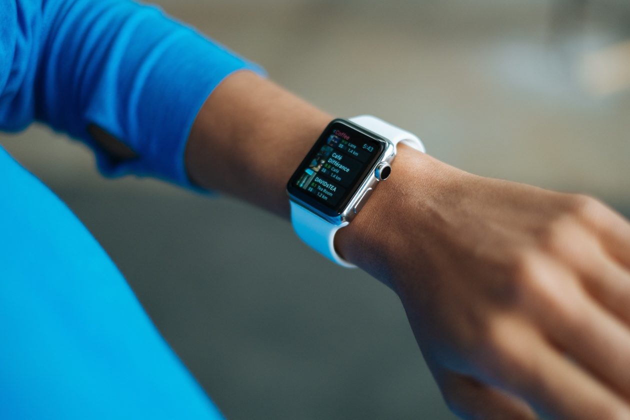 Apple Watch dream of blood glucose meter alive, but still years away, report says