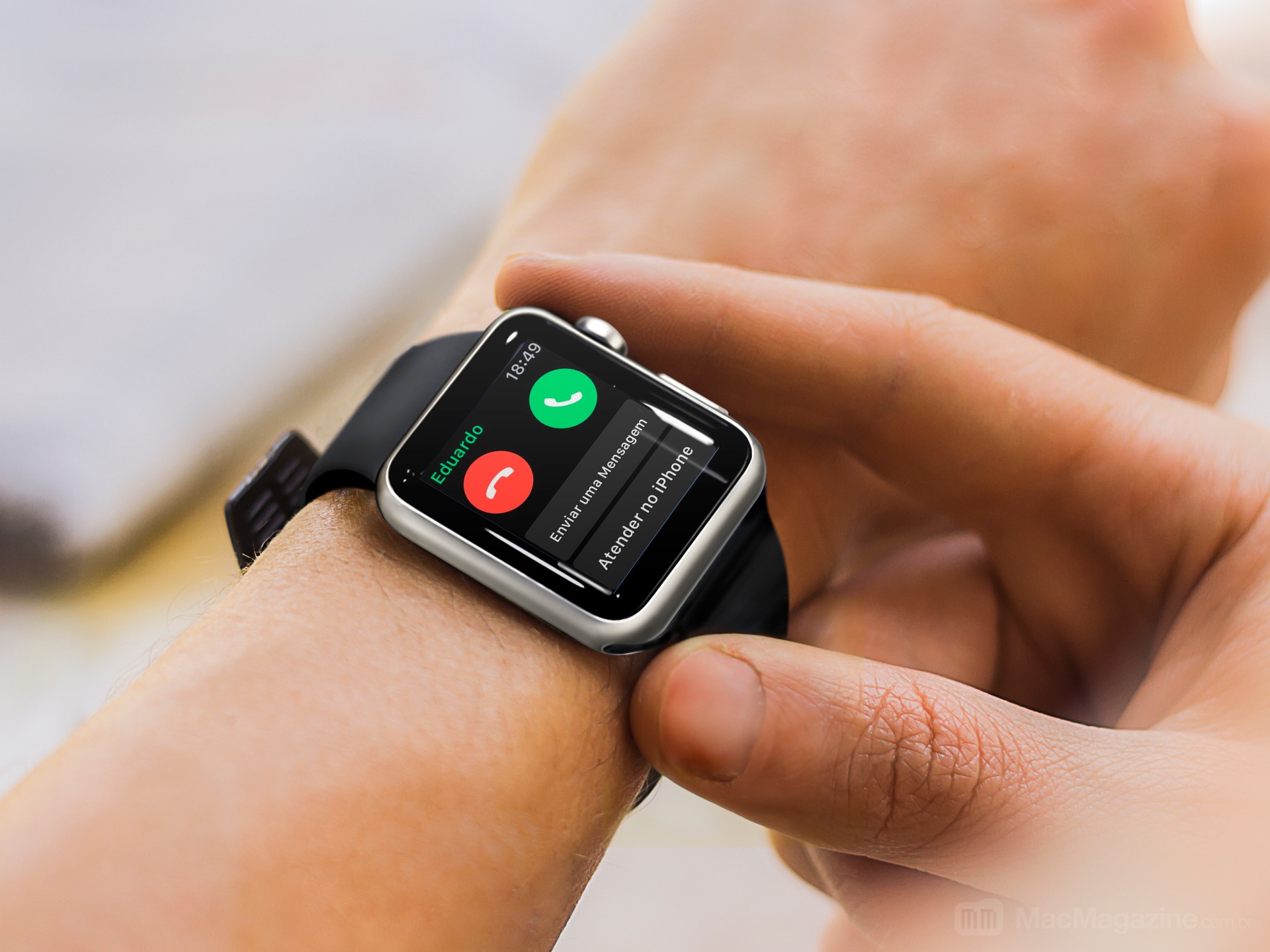 Answering iPhone call from Apple Watch