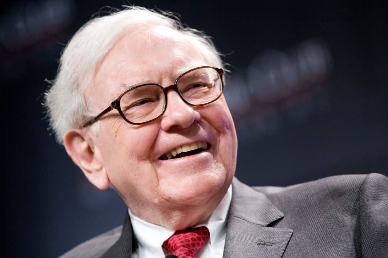 Heavy investing, Warren Buffett's company accumulates more than 240 million Apple shares