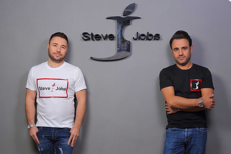 Italian clothing brand called Steve Jobs has a bitten "J", but there's nothing Apple can do about it