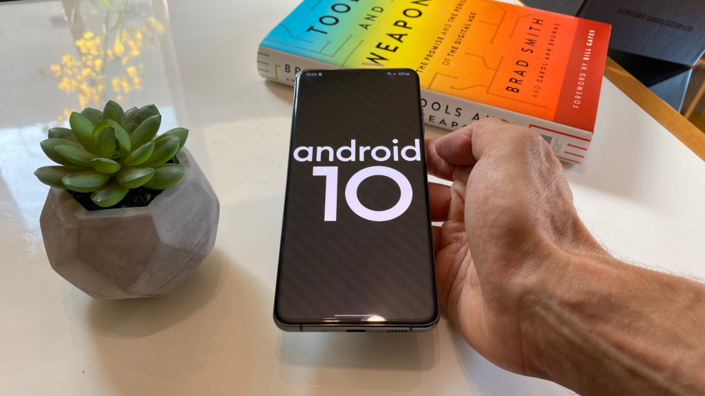 Galaxy S20 Ultra with Android 10 written on the screen