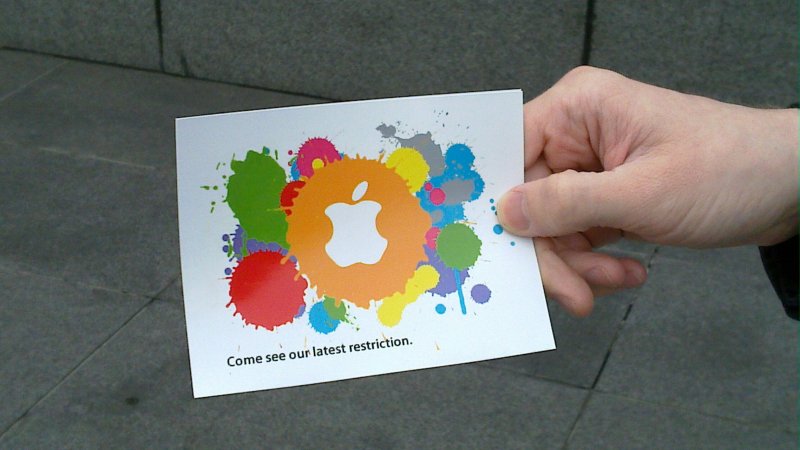 Free software communities further protest Apple after iPad launch