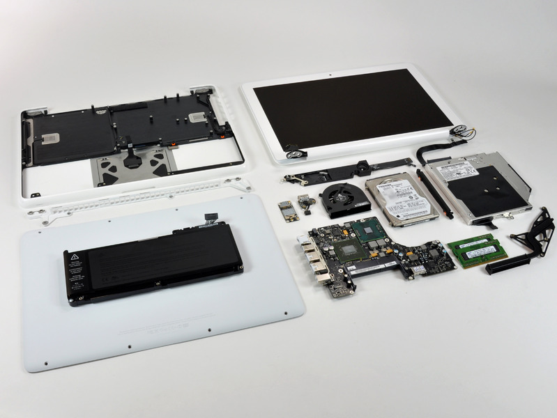 iFixit dissects new polycarbonate MacBook unibody