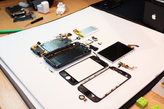iPhone 3G S disassembled