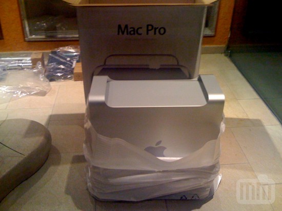 Unboxing of the new Mac Pro