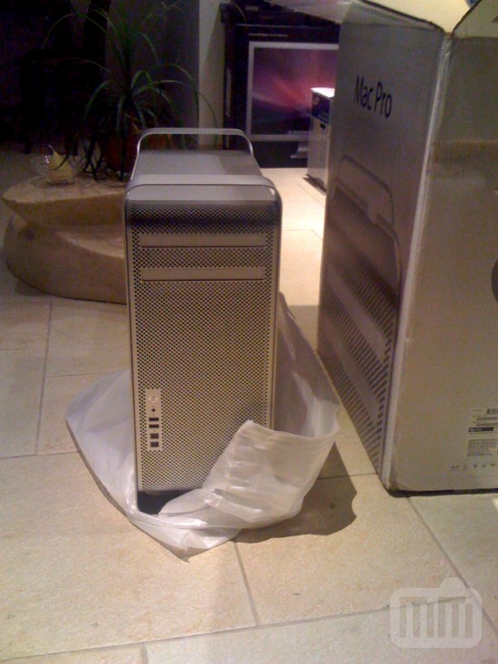 Unboxing of the new Mac Pro