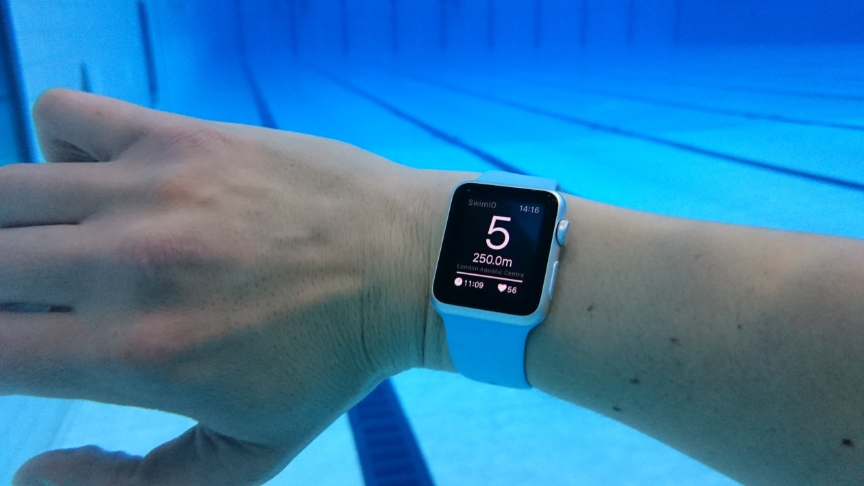 Developer demonstrates what appears to be the first swimming app for the Apple Watch