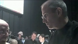 Steve Jobs talking to Walt Mossberg