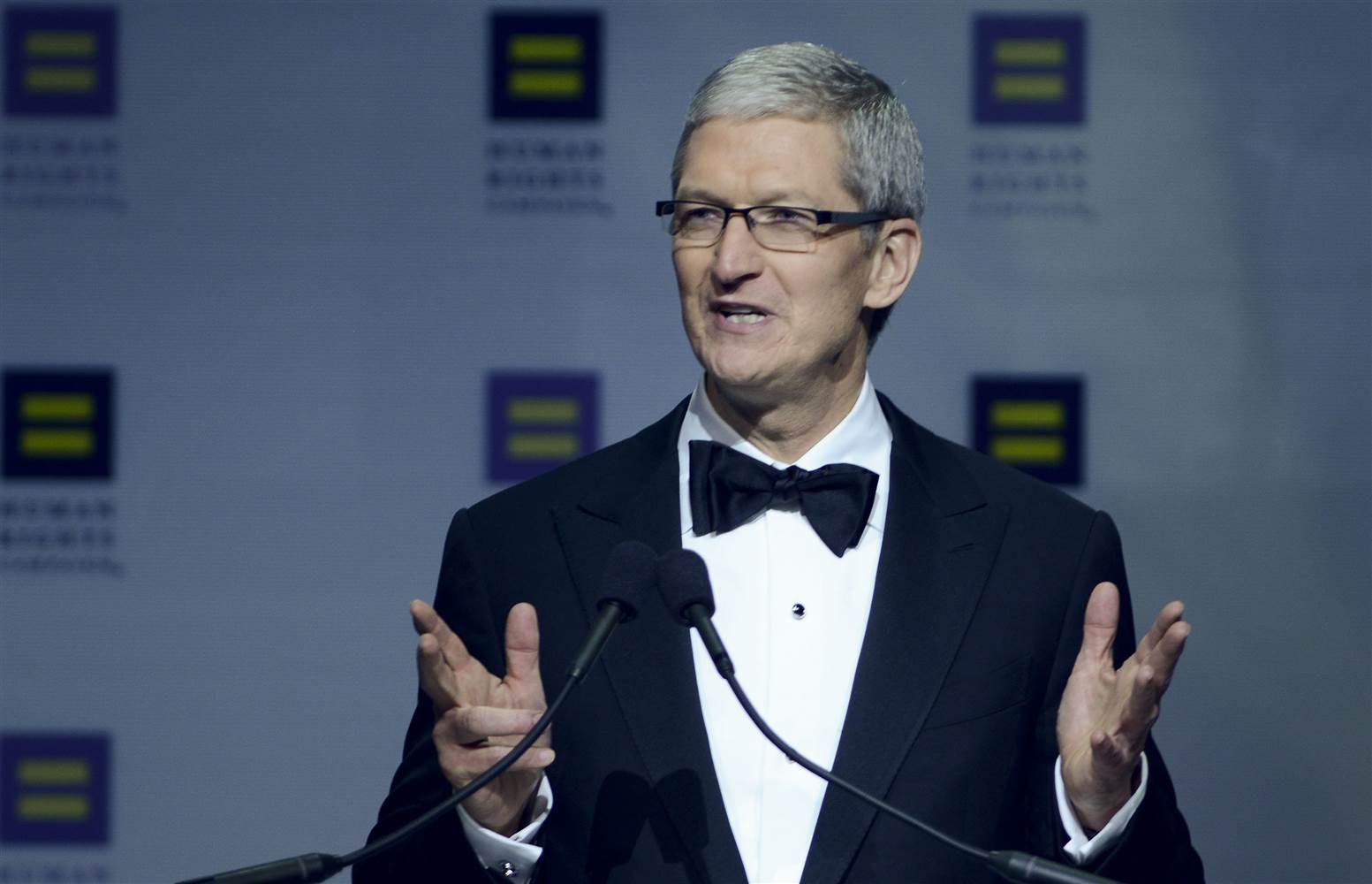 Video: Tim Cook is honored by the Human Rights Campaign