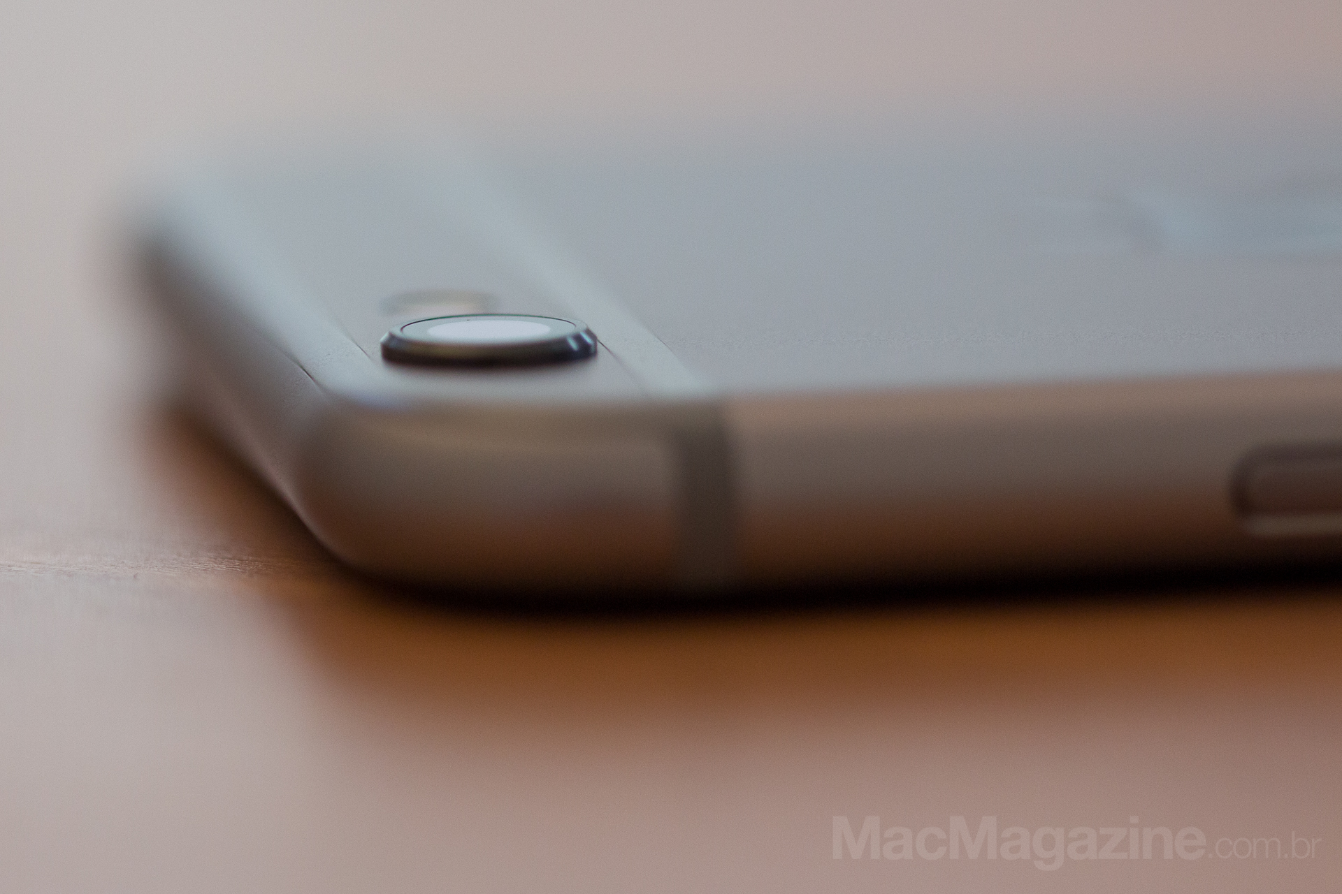 Apple Announces iPhones 6 Plus Rear Camera Replacement Program (iSight) [atualizado]