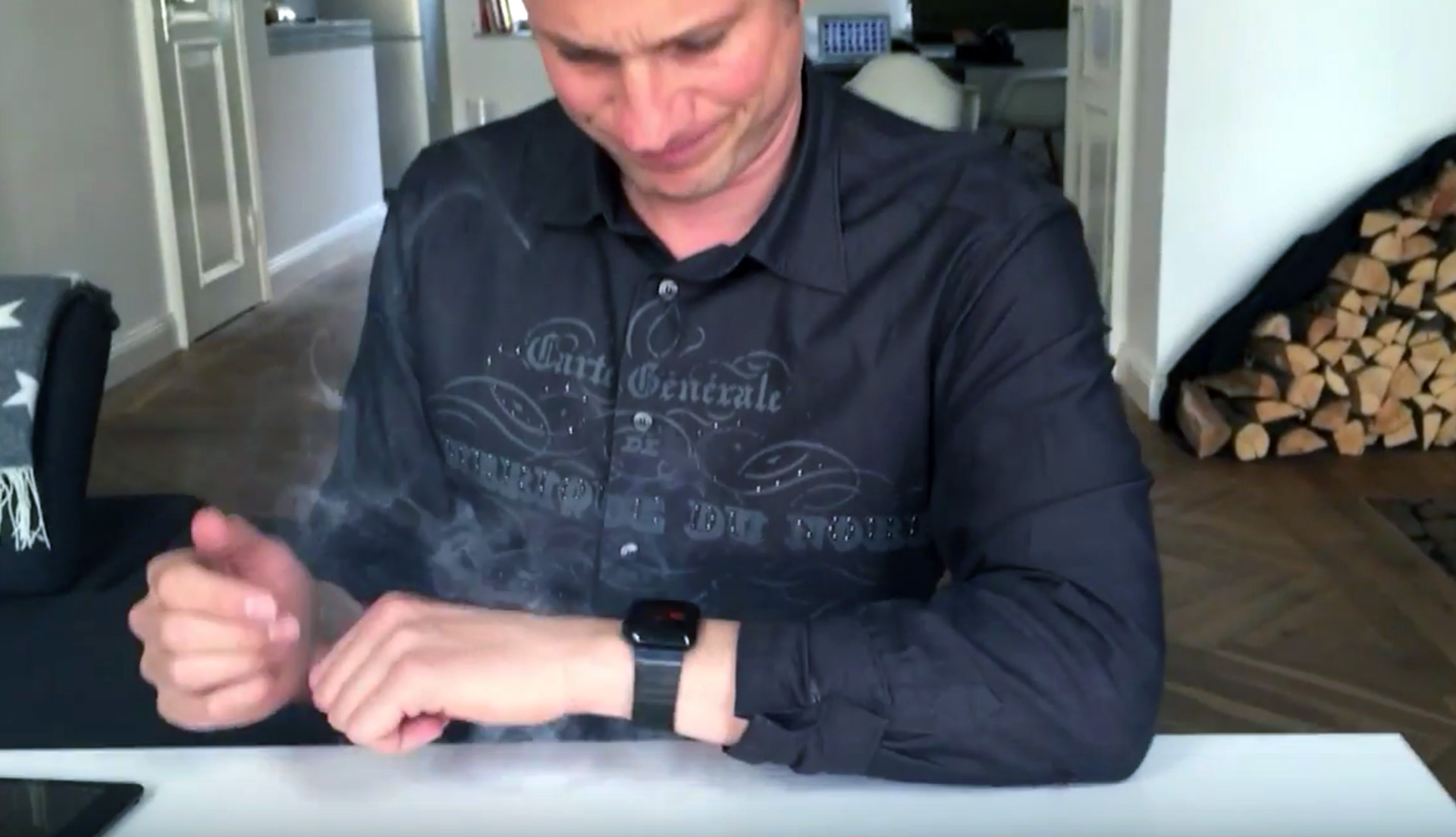 And the magician Simon Pierro is back, now with an Apple Watch!
