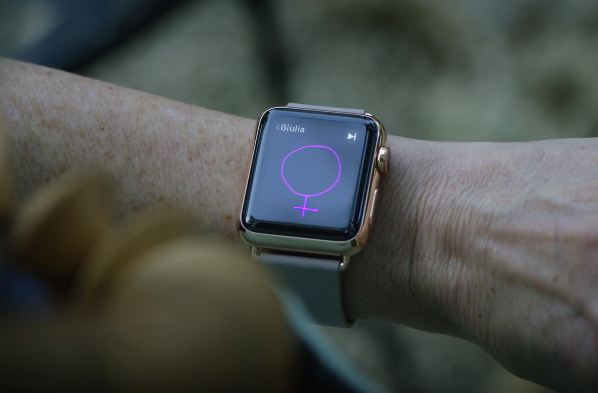 Apple publishes four new commercials showing the use of Watch in real life