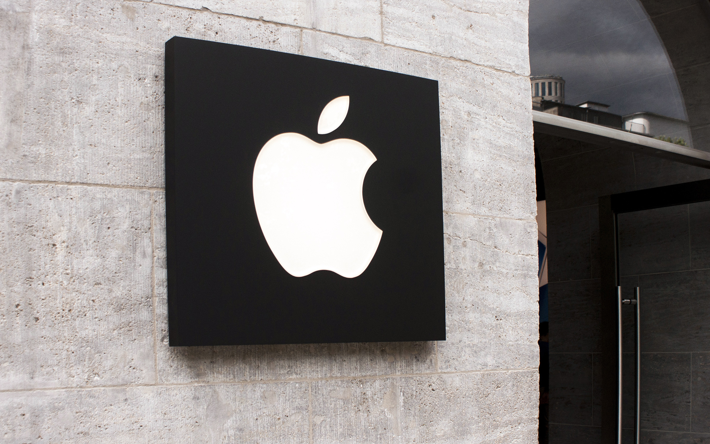 Apple reports revenue of $ 49.6 billion and profit of $ 10.7 billion in its third fiscal quarter of 2015 [atualizado 2x]