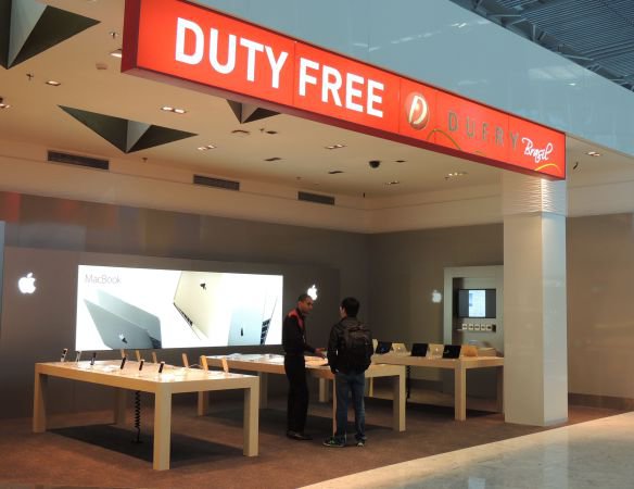 Apple shop at Duty Free Dufry in Guarulhos