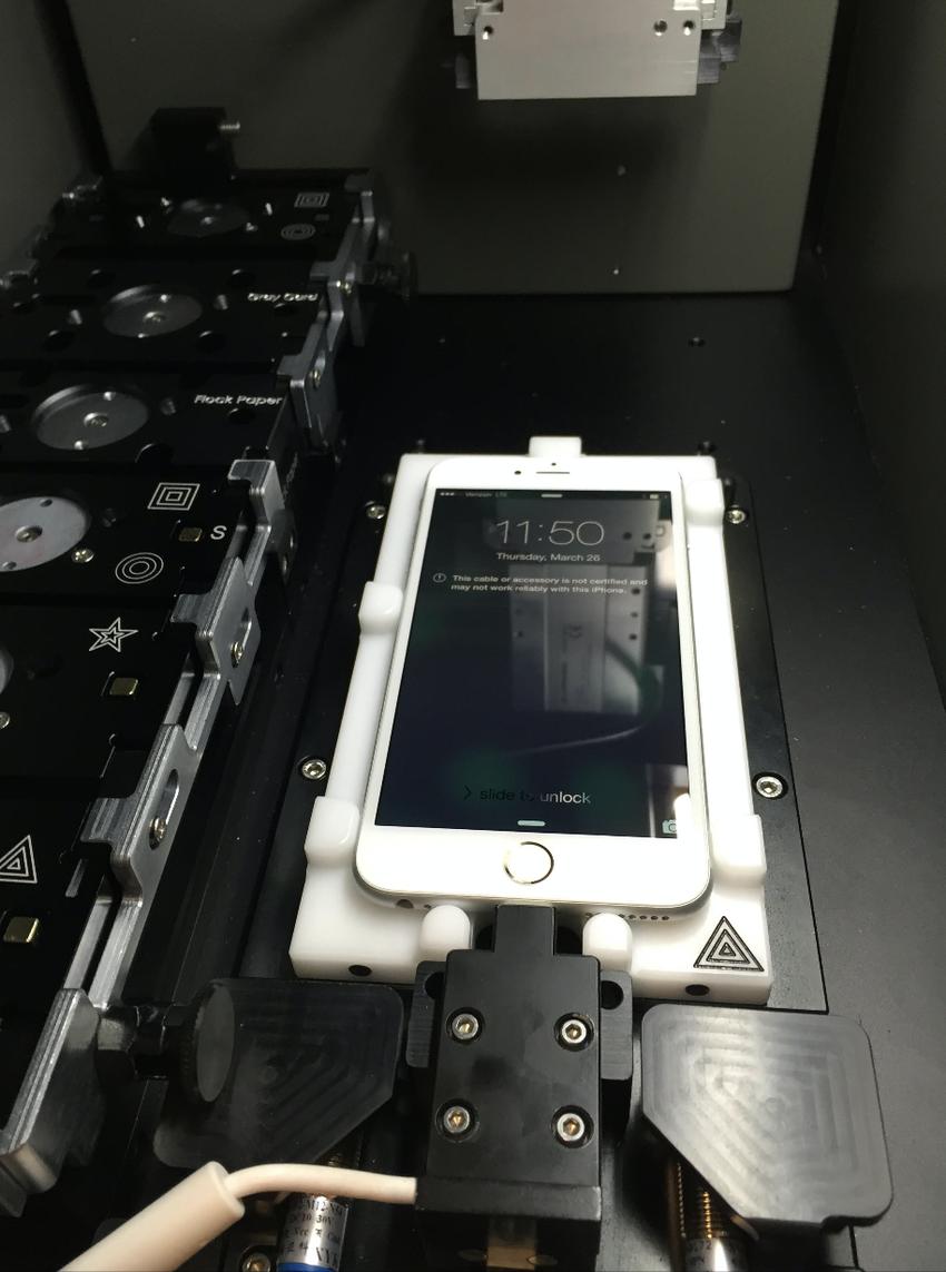Apple Store iPhones calibration machine
