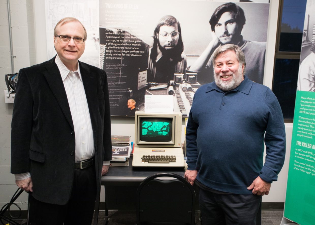 Paul Allen and Steve Wozniak pose with an Apple II