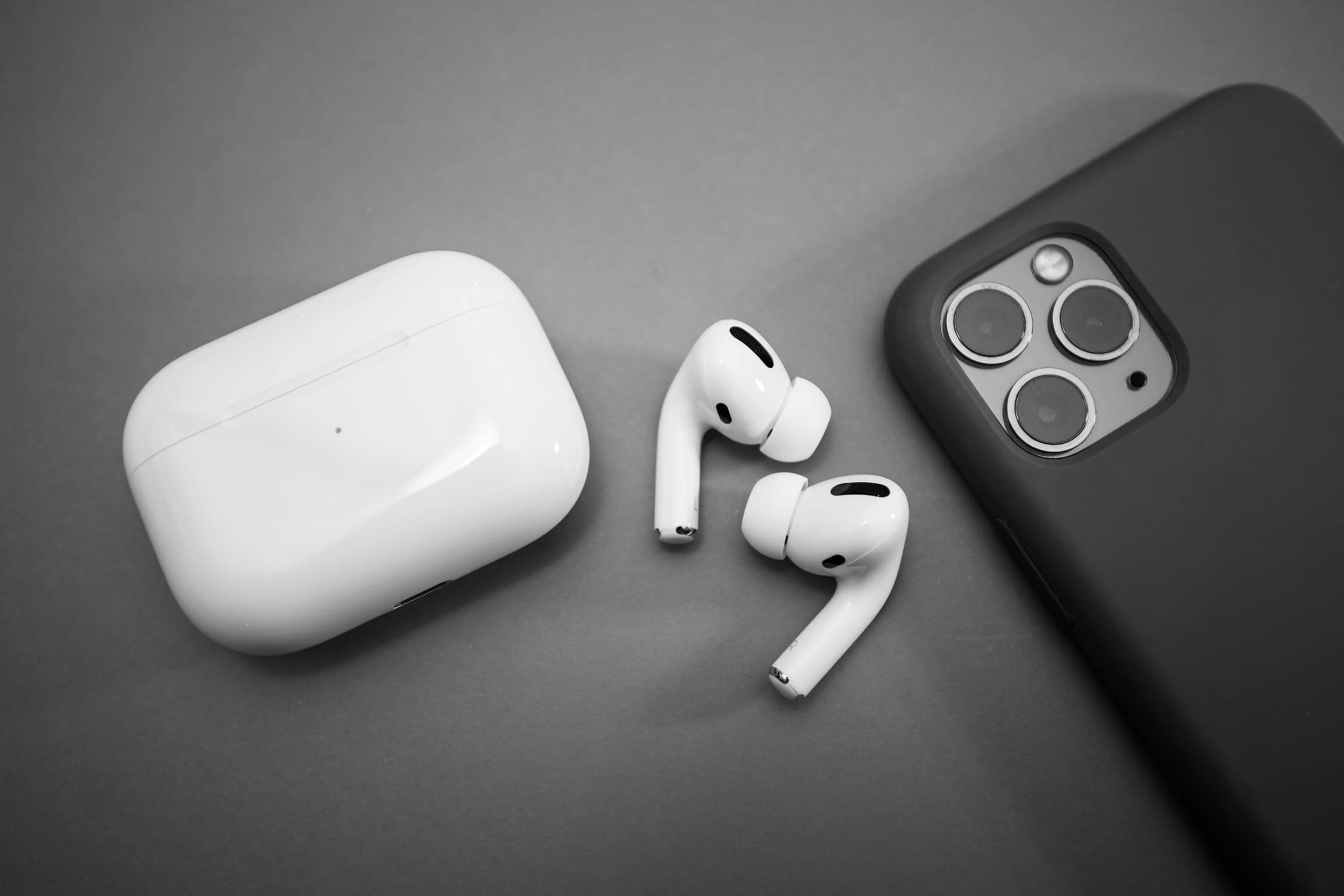 Apple updates AirPods Pro firmware to version 2D15
