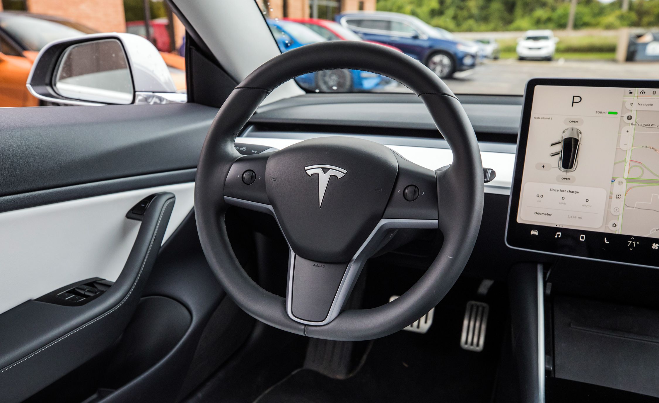 Former Tesla confesses to having sent company codes to iCloud