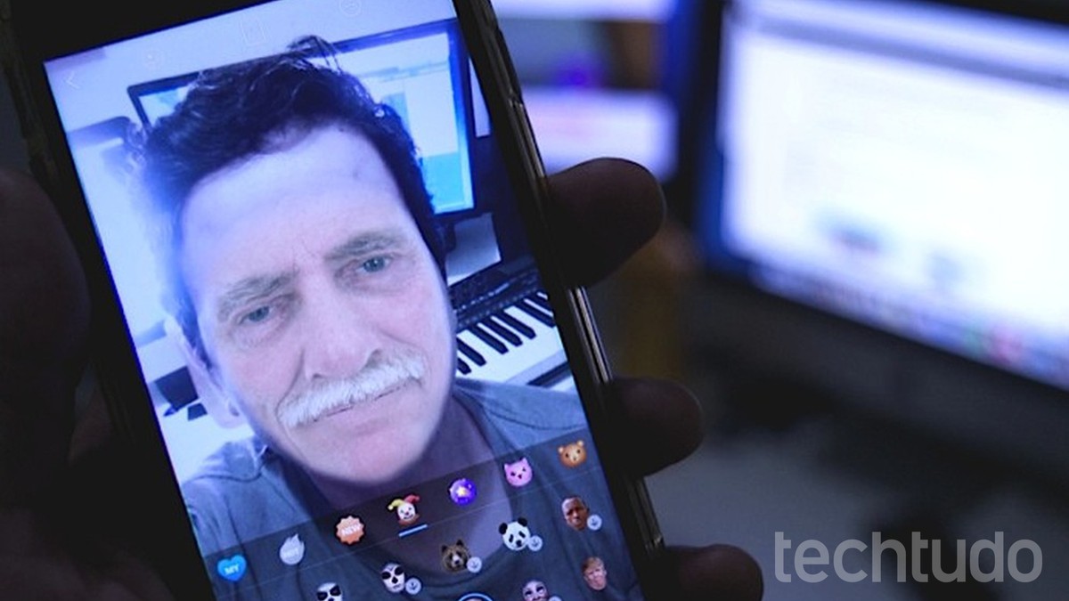 FotoRus: free app lets you add masks to selfies